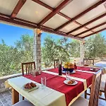 Ferienhaus Cozy In Okrug Gornji